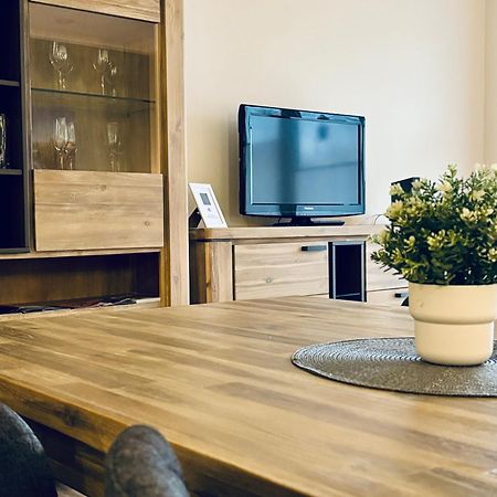 Kleine Auszeit -- Inklusive Parkplatz & Wifi, Geschirrspueler, Waschmaschine & Terrasse Mit Strandkorb -- Perfekt Fuer Urlaub & Business Scharbeutz Dış mekan fotoğraf
