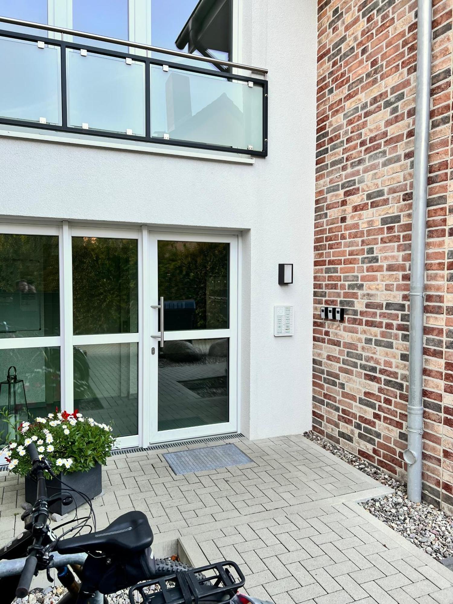 Kleine Auszeit -- Inklusive Parkplatz & Wifi, Geschirrspueler, Waschmaschine & Terrasse Mit Strandkorb -- Perfekt Fuer Urlaub & Business Scharbeutz Dış mekan fotoğraf