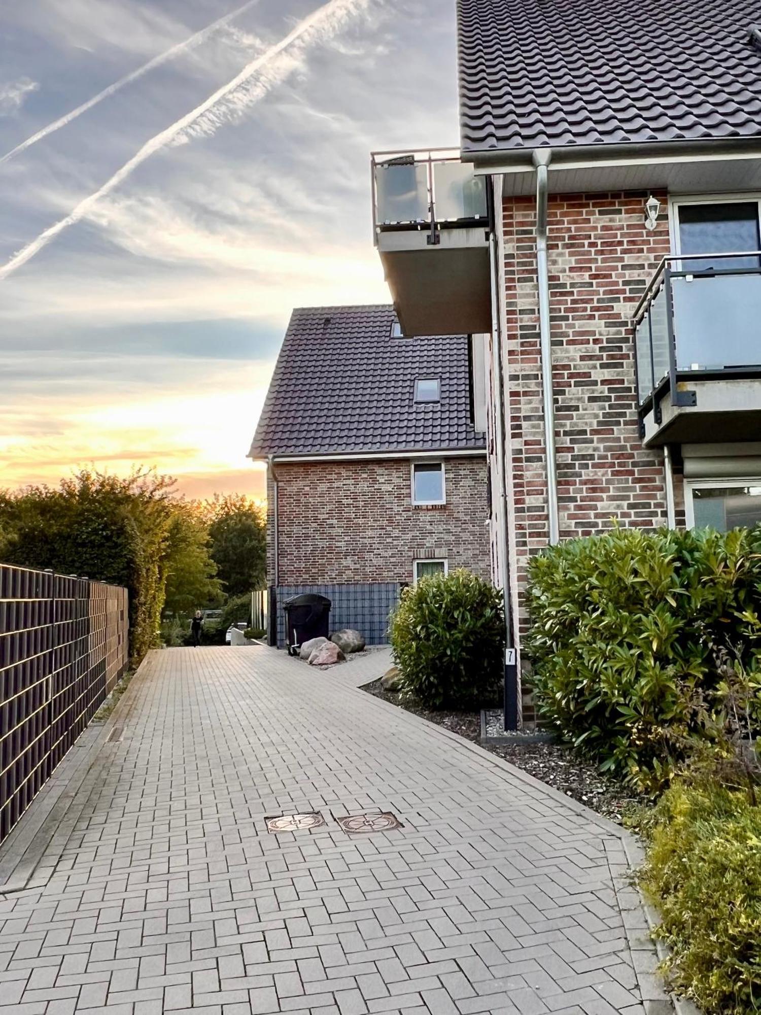 Kleine Auszeit -- Inklusive Parkplatz & Wifi, Geschirrspueler, Waschmaschine & Terrasse Mit Strandkorb -- Perfekt Fuer Urlaub & Business Scharbeutz Dış mekan fotoğraf