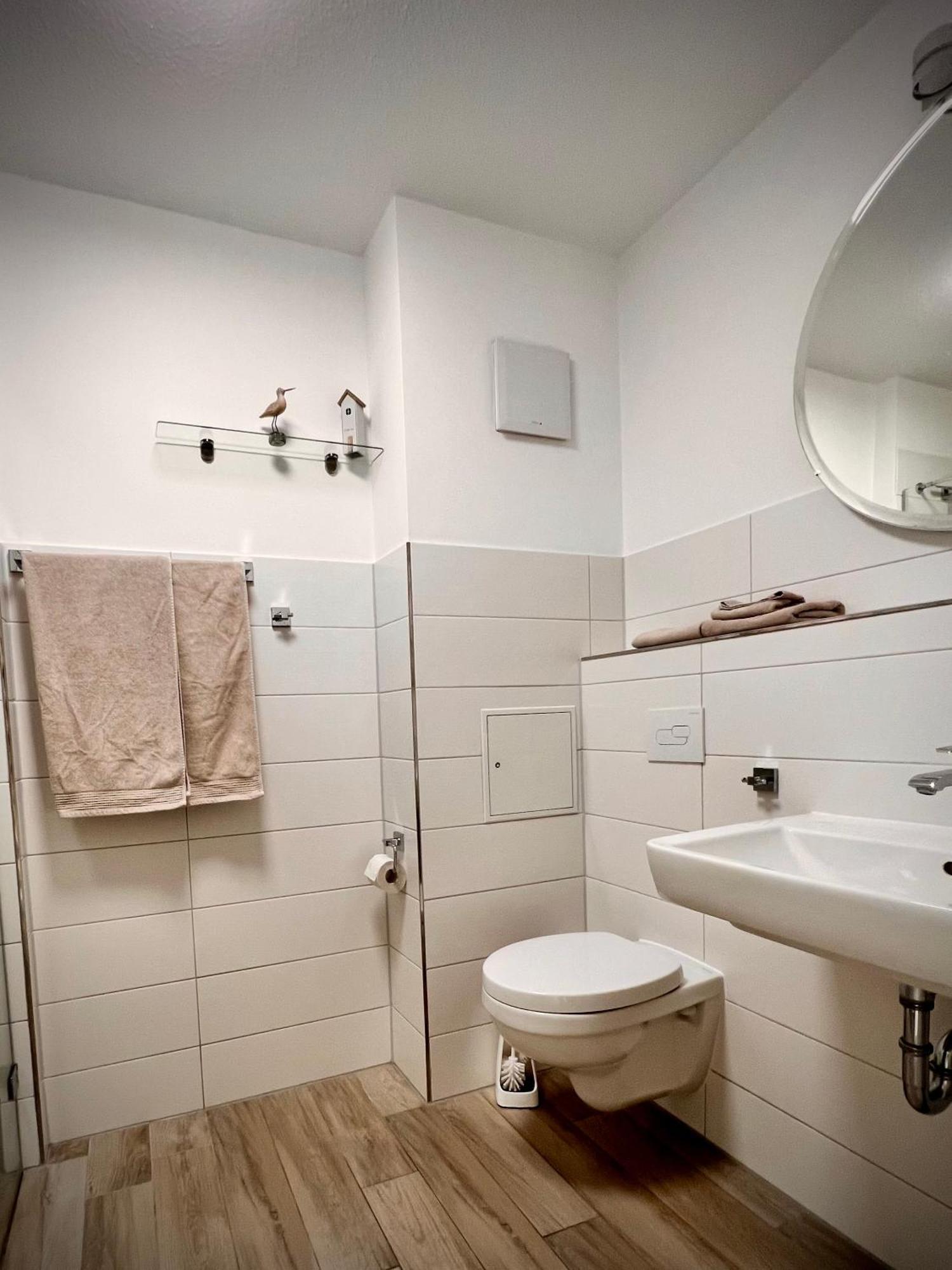 Kleine Auszeit -- Inklusive Parkplatz & Wifi, Geschirrspueler, Waschmaschine & Terrasse Mit Strandkorb -- Perfekt Fuer Urlaub & Business Scharbeutz Dış mekan fotoğraf