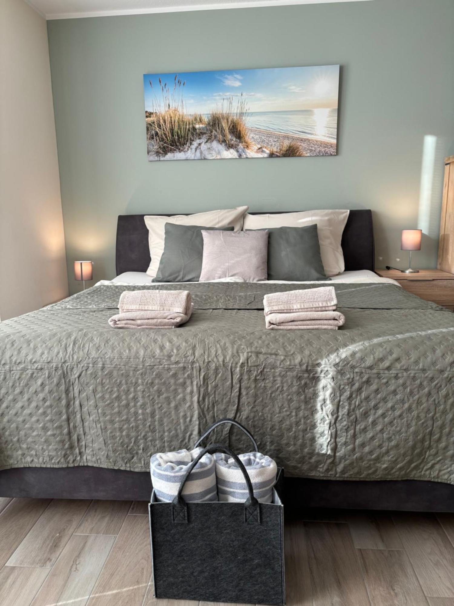 Kleine Auszeit -- Inklusive Parkplatz & Wifi, Geschirrspueler, Waschmaschine & Terrasse Mit Strandkorb -- Perfekt Fuer Urlaub & Business Scharbeutz Dış mekan fotoğraf