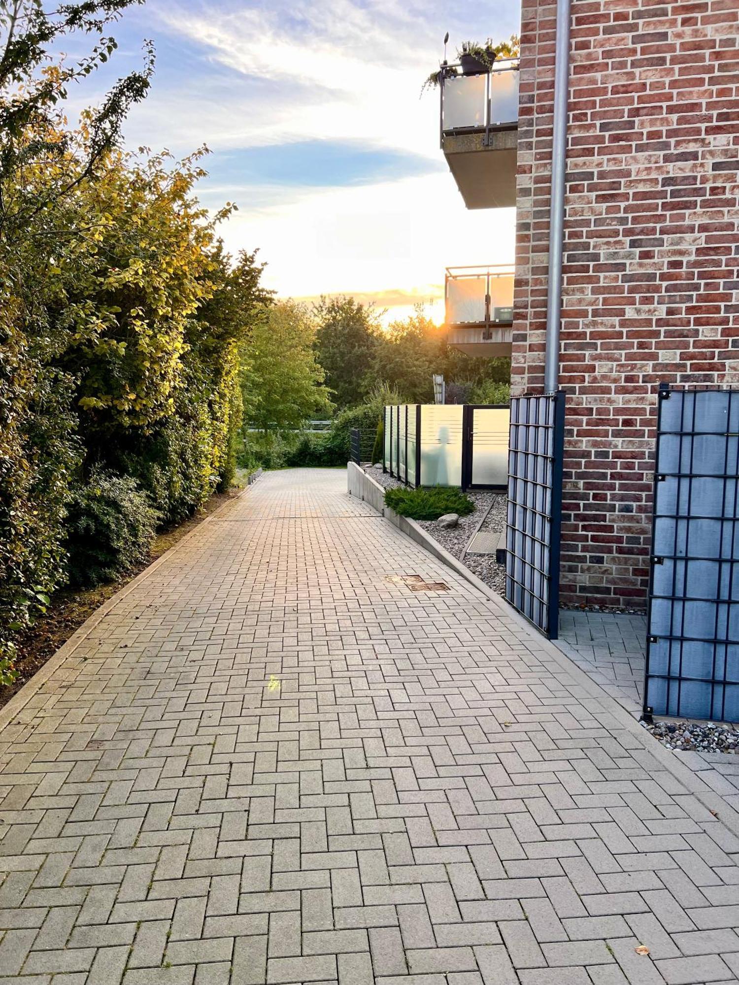 Kleine Auszeit -- Inklusive Parkplatz & Wifi, Geschirrspueler, Waschmaschine & Terrasse Mit Strandkorb -- Perfekt Fuer Urlaub & Business Scharbeutz Dış mekan fotoğraf