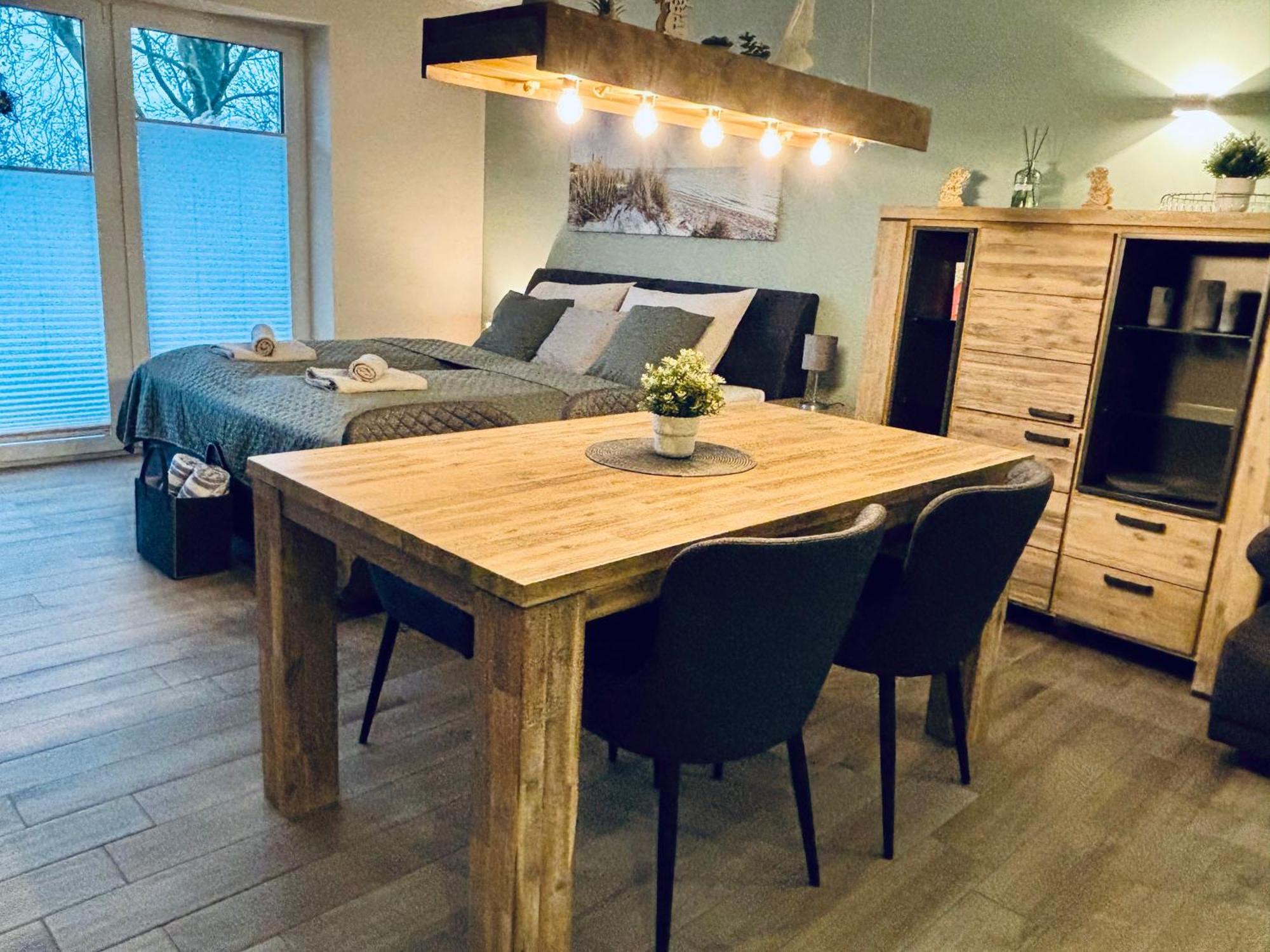 Kleine Auszeit -- Inklusive Parkplatz & Wifi, Geschirrspueler, Waschmaschine & Terrasse Mit Strandkorb -- Perfekt Fuer Urlaub & Business Scharbeutz Dış mekan fotoğraf